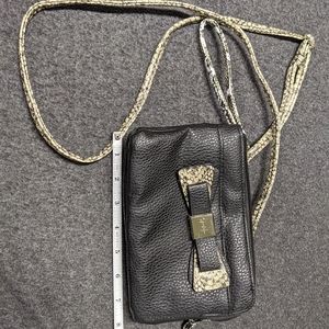 Crossbody/wristlet